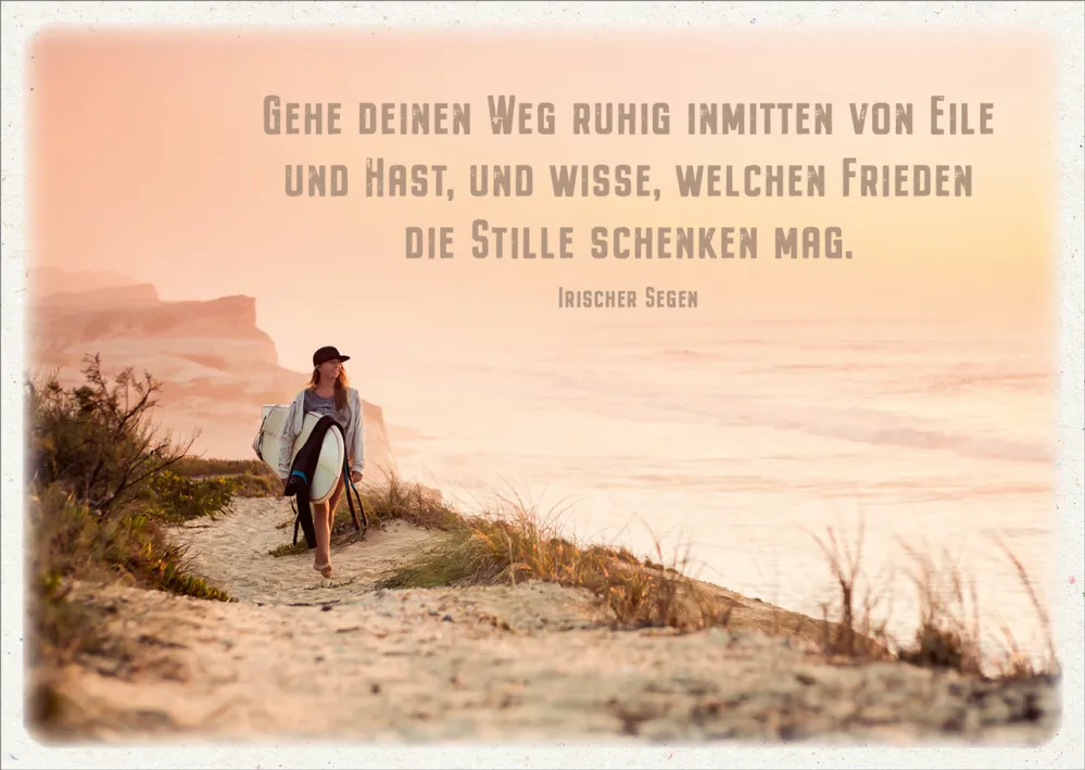 Postkarten Gehe deinen Weg - Frau mit Surfbrett