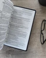 Anglais, Bible, New Living Translation, Filament Edition, similicuir noir, motif croix - NLT...