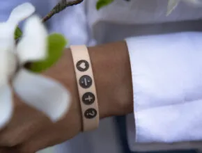 THE FOUR - Armband Sand 150 mm