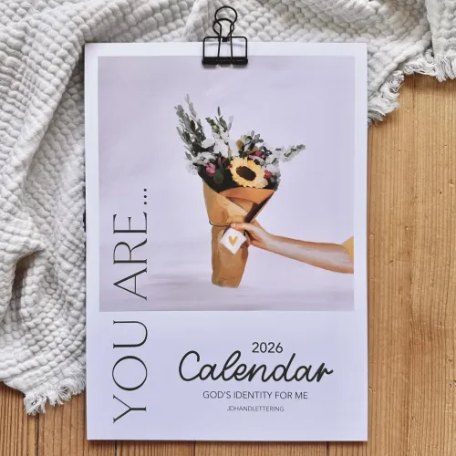 Wandkalender YOU ARE - mit stylischer Klammer zum Aufhängen