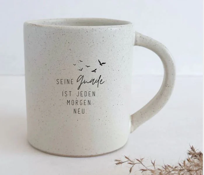 Tasse Biggy - Seine Gnade ist jeden Morgen neu - Steingut, beige gesprenkelt, 400ml