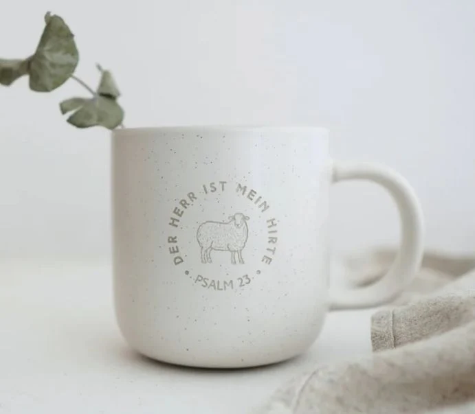 Tasse Styler - Der Herr ist mein Hirte - Steingut, weiss gesprenkelt, 350ml