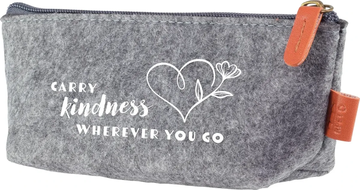 Carry kindness wherever you go - Etui aus recyceltem PET-Filz