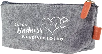 Carry kindness wherever you go - Etui aus recyceltem PET-Filz