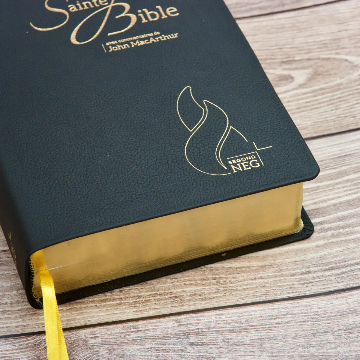 BIBEL NEG MACARTHUR, BIEGSAMES LEDER, GOLDSCHNITT, GRIFFREGISTER, SCHWARZ (MIT SCHACHTEL)
