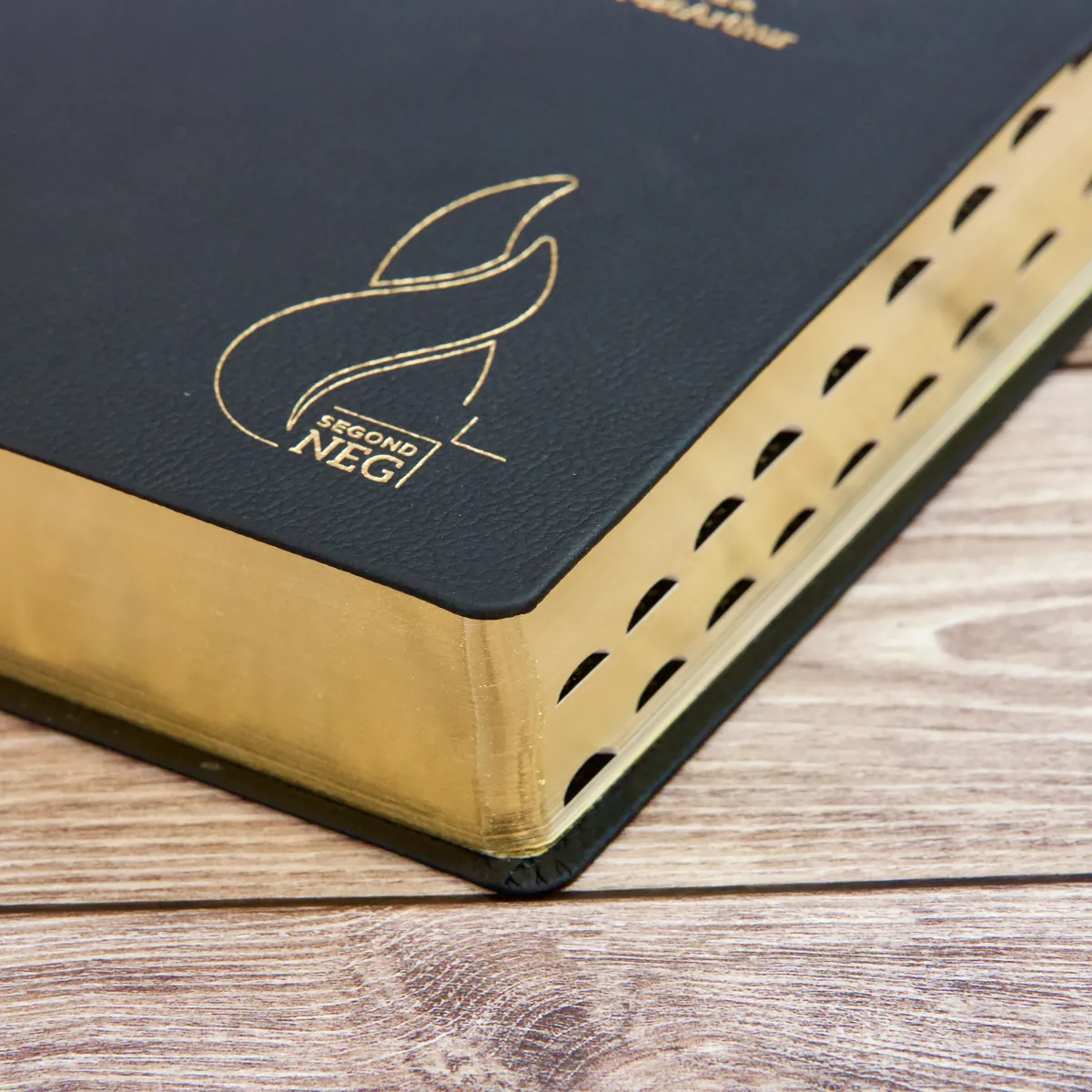 BIBEL NEG MACARTHUR, BIEGSAMES LEDER, GOLDSCHNITT, GRIFFREGISTER, SCHWARZ (MIT SCHACHTEL)