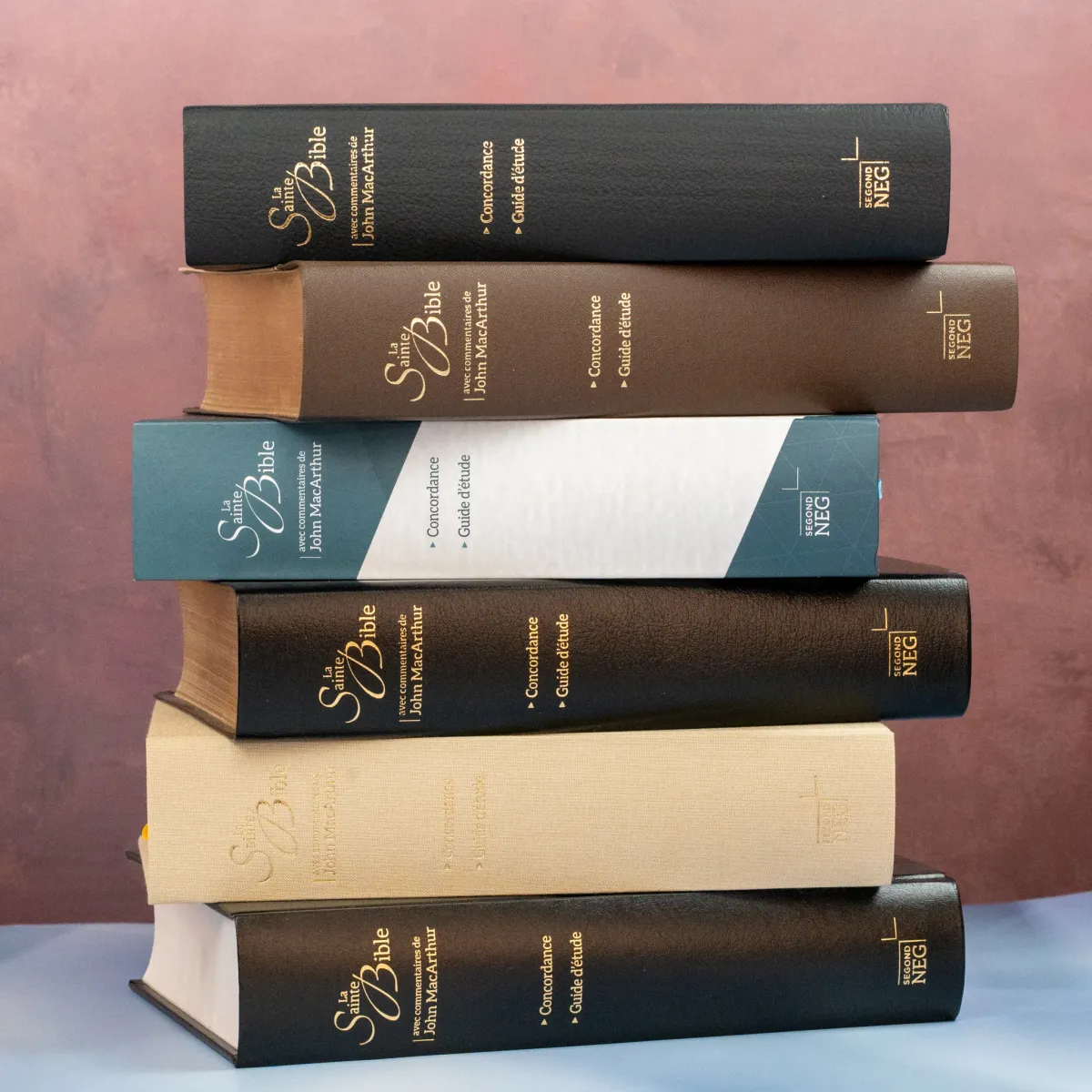 BIBEL NEG MACARTHUR, BIEGSAMES LEDER, GOLDSCHNITT, GRIFFREGISTER, SCHWARZ (MIT SCHACHTEL)