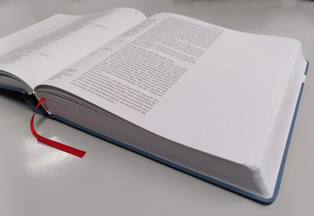 NGÜ Neues Testament - Journaling-Ausgabe, gebunden blau mit Gummiband