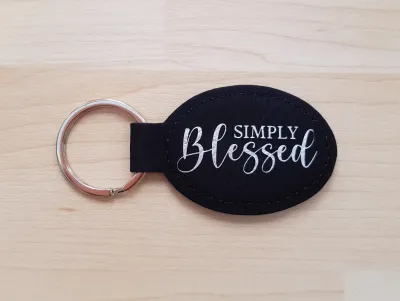 Schlüsselanhänger, "Simply Blessed" - schwarz, Kunstleder, mit graviertem Schriftzug